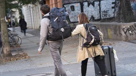 Zwei Berlin-Besucher in Prenzlauer Berg.