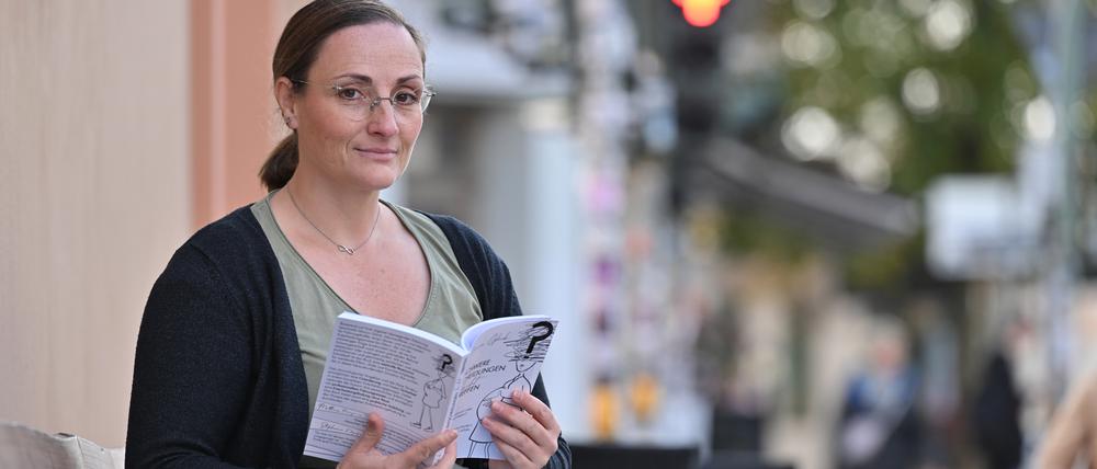 Marion Glück, selbst betroffene Mutter, hat ein Buch zur Entscheidungsfindung nach einer positiven Pränataldiagnose geschrieben.