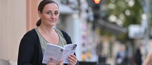 Marion Glück, selbst betroffene Mutter, hat ein Buch zur Entscheidungsfindung nach einer positiven Pränataldiagnose geschrieben.