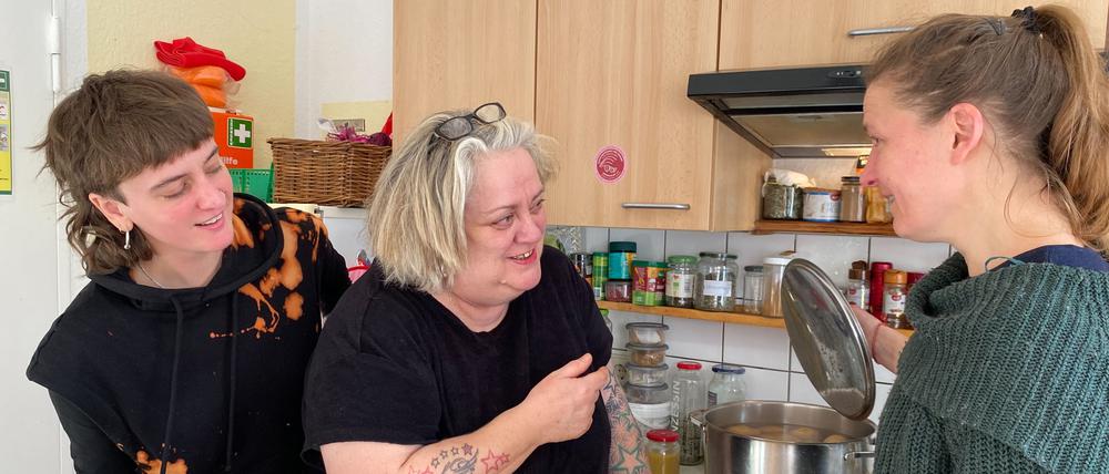 Der Unterschlupf e.V. in der Kreuzberger Wrangelstraße bietet Frauen, die von Wohnungslosigkeit betroffen sind, eine Anlaufstelle. Es ist ein geschützter Erholungsort, wo die Frauen Kraft tanken können. 