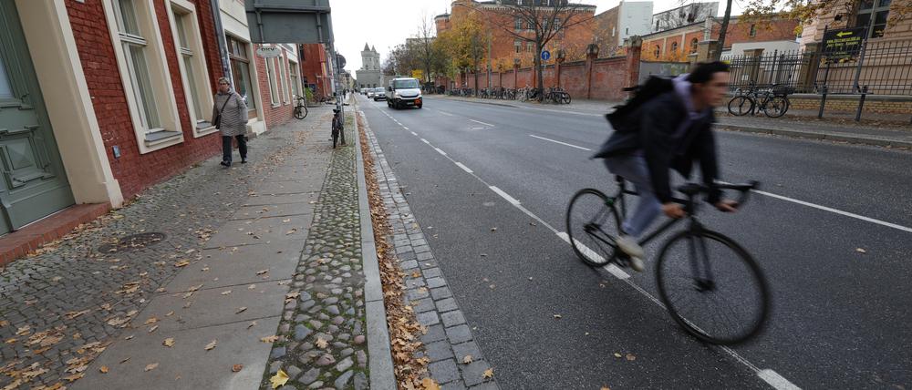 Kurfürstenstrasse Potsdam. Autostellplätze wurden entfernt.