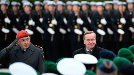 Generalinspekteur Carsten Breuer (L), und Verteidigungsminister Boris Pistorius (R)