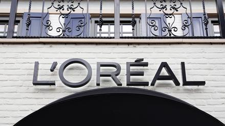 Der Schriftzug über einem Geschäft von L’Oreal
