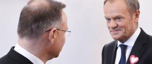 Polens neue Machtbalance: der künftige Regierungschef Donald Tusk (rechts) und Präsident Andrzej Duda aus dem PiS-Lager. 