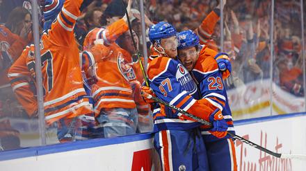 Die Beiden können was. Connor McDavid (97) mit Leon Draisaitl (29).