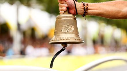 Auf die Glocke. 2025 startet die Tour wieder in Frankreich.