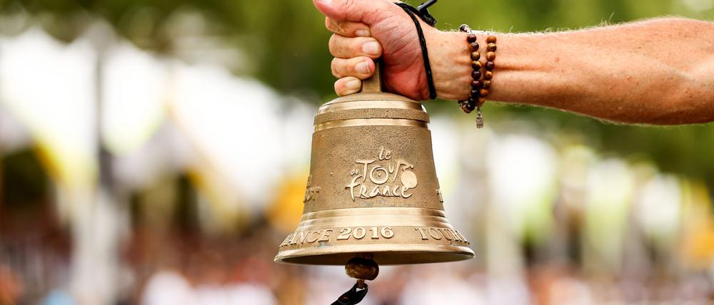 Auf die Glocke. 2025 startet die Tour wieder in Frankreich.