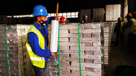 Weltgrößter Lieferant von Magnesium ist China. 95 Prozent des in der EU verarbeiteten Magnesiums kommen laut Rohstoffagentur von dort.