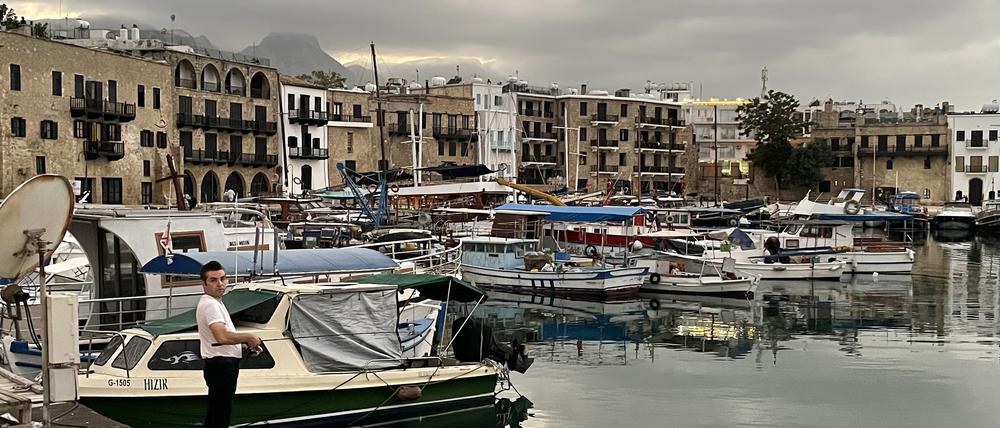 Beschaulich geht es in Nordzypern zu, etwa im Hafen der Kleinstadt Kyrenia, die auf Türkisch Girne heißt.