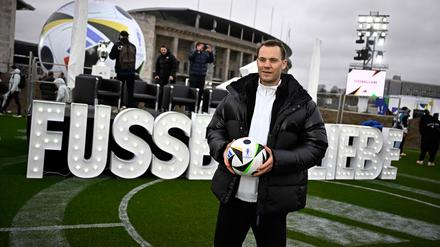 Da will er hin. Manuel Neuer vor dem Finalstadion der Fußball-EM 2024.