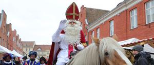 Ankunft des Sinterklaas auf dem Sinterklaasfest im Holländischen Viertel in Potsdam. Am Samstag wird seine Ankunft gefeiert.