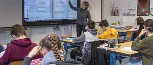 Vorrangig geht die Gewalt von Schüler:innen aus.