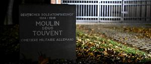 Eingang zum Deutschen Soldatenfriedhof in Moulin-sous-Touvent.