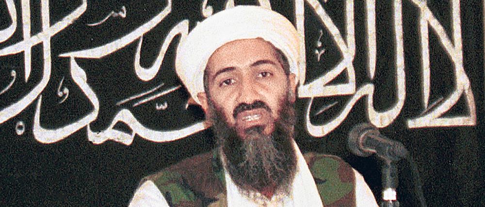 Al-Kaida-Chef Osama bin Laden spricht während einer Pressekonferenz (Archiv-Foto).