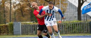 Derry Scherhant (rechts) war an drei der vier Tore von Hertha BSC beteiligt.