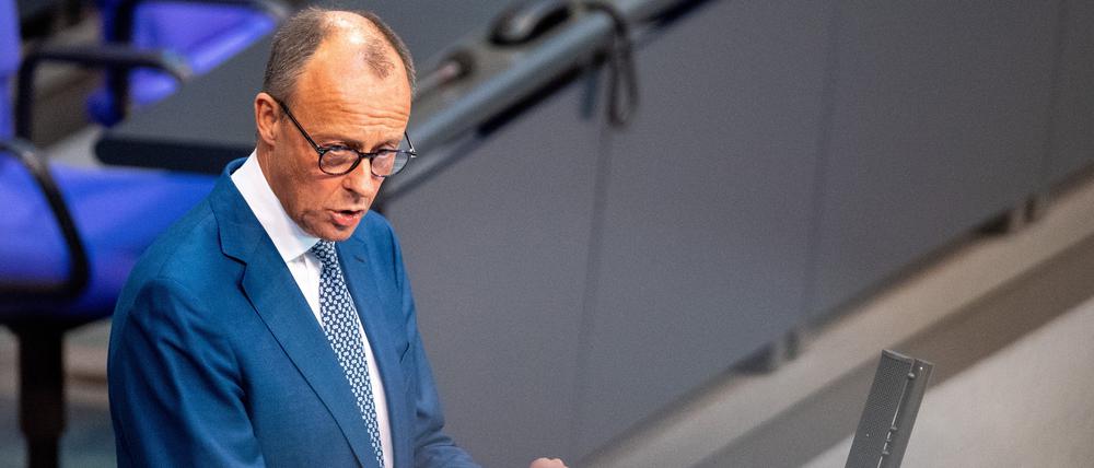 16.11.2023, Berlin: Friedrich Merz spricht bei der Sitzung des Bundestags.