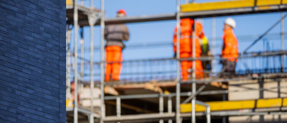 Mietwohnungen werden im Kölner Stadtteil Ehrenfeld gebaut.