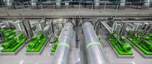 Pumpenhalle für Fernwärme im neuen Heizkraftwerk Leipzig Süd.