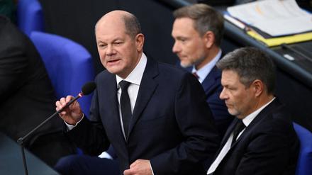 Auf der Sünderbank: Kanzler Olaf Scholz, Finanzminister Christian Lindner, Wirtschaftsminister Robert Habeck (v. l.).