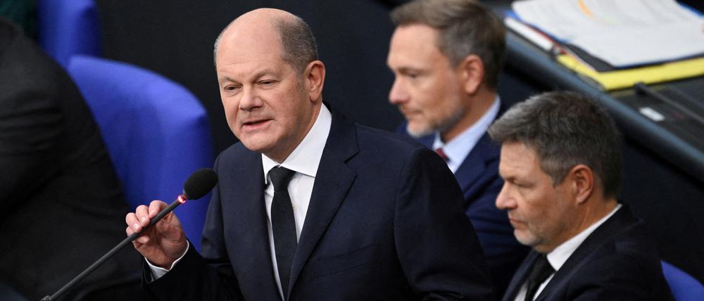 Auf der Sünderbank: Kanzler Olaf Scholz, Finanzminister Christian Lindner, Wirtschaftsminister Robert Habeck (v. l.).