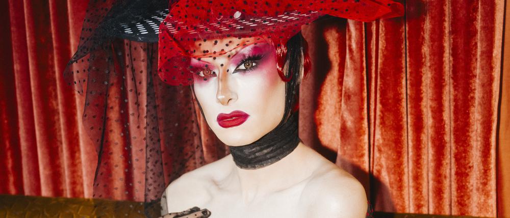 Dragqueen Yvonne Nightstand für die Leute Seite. Credit: Milena Zara