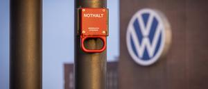 Die schwache Konjunktur wirkt sich immer stärker auf die Bilanzen deutscher Unternehmen aus. Sparprogramme, wie zuletzt bei Volkswagen, sind die Folge.