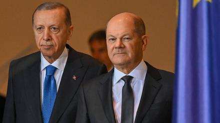 Kein leichtes Verhältnis: Bundeskanzler Olaf Scholz (r.) und der türkische Präsident Recep Tayyip Erdogan im Juli am Rande des Nato-Gipfels in Washington.