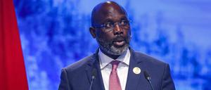 Amtsinhaber und Ex-Weltfußballer George Weah (Bild) gestand seine Niederlage gegen Herausforderer Joseph Boakai ein.