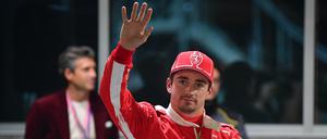 Rot feiert. Ferrari-Pilot Charles Leclerc. 