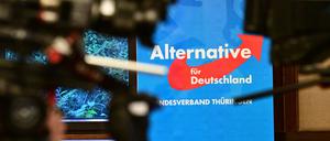 Ein Angriff auf einen Journalisten am Rande einer AfD-Veranstaltung in Thüringen hat Empörung ausgelöst.
