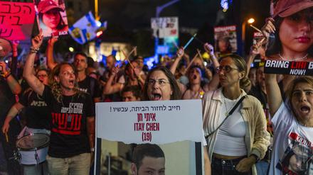 Israelis protestieren vergangene Woche für eine sofortige Freilassung der Geiseln: Der wachsende innenpolitische Druck zwang Israels Regierung zu Verhandlungen.