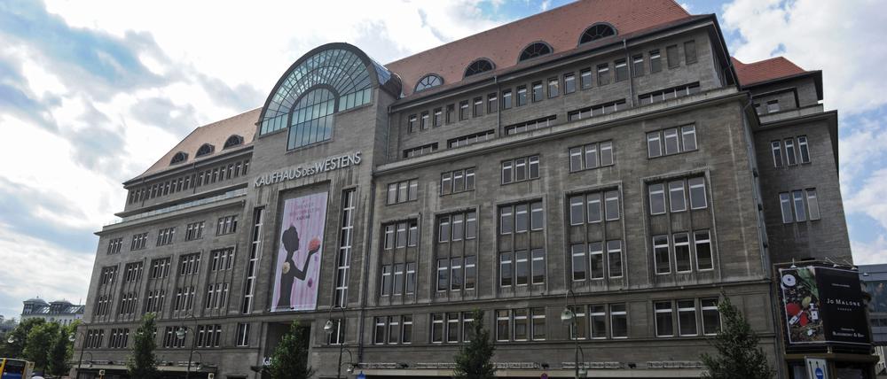 Das Kaufhauses des Westens (KaDeWe) in der Tauentzienstraße am Wittenbergplatz in Berlin Schöneberg.