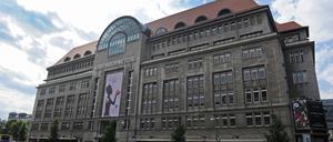Das Kaufhauses des Westens (KaDeWe) in der Tauentzienstraße am Wittenbergplatz in Berlin Schöneberg.