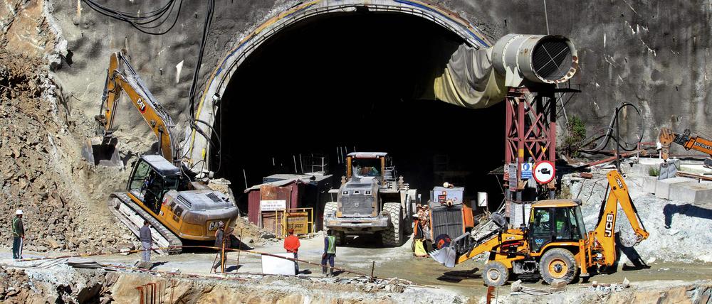 Der im Bau befindliche Autobahntunnel war am 12. November nach einem Erdrutsch teilweise eingestürzt. 