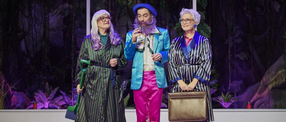 ARSEN UND SPITZENHÄUBCHEN
von Joseph Kesselring
REGIE: Lilli-Hannah Hoepner
BÜHNE: Iris Kraft
KOSTÜME: Tatjana Kautsch
CHOREOGRAFIE: Rônni Maciel
MUSIK: Sky Deep
DRAMATURGIE: Christopher Hanf
Auf dem Bild
Bettina Riebesel, Henning Strübbe, Janine Kreß
Foto: Thomas M. Jauk
honorarfrei bei Angabe des Copyrights