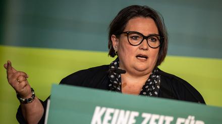 Susanne Mertens spricht auf der Landesdelegiertenkonferenz ihrer Partei.