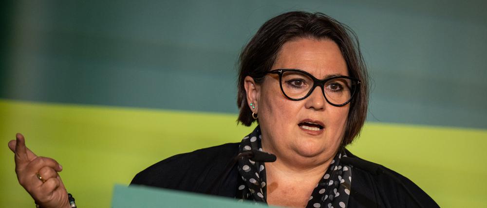 Susanne Mertens spricht auf der Landesdelegiertenkonferenz ihrer Partei.