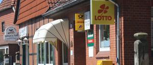 Einst in repräsentativen Gebäuden, ist die „Post“ jetzt ein „Shop im Shop“.