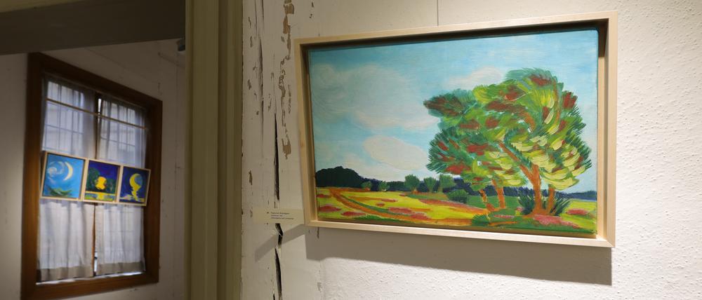 Ausstellung „Baumzeichen“ im Güldenen Arm Potsdam. Im Ausstellungsort Im Güldenen Arm ist seit Ende Oktober eine Ausstellung von den zwei Künstlerinnen Rapunzel Bräutigam und Bettina Hünicke unter dem Titel „Baumzeichen“ zu sehen.