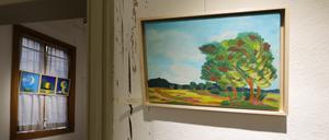 Ausstellung „Baumzeichen“ im Güldenen Arm Potsdam. Im Ausstellungsort Im Güldenen Arm ist seit Ende Oktober eine Ausstellung von den zwei Künstlerinnen Rapunzel Bräutigam und Bettina Hünicke unter dem Titel „Baumzeichen“ zu sehen.
