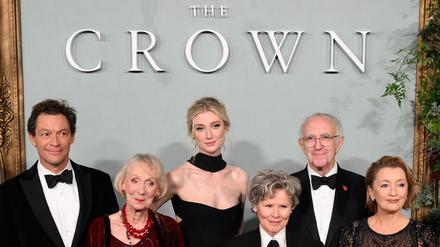 „The Crown“ informiert auf eindrucksvolle, elegante Weise über die jüngere Geschichte des britischen Königshauses mit dem Start von Elizabeth Mountbatten als Elizabeth II.