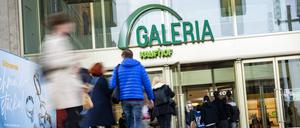 Um zu überleben, wird sich die Signa Holding reduzieren müssen. Die Handelstochter Signa Retail mit ihren Firmen KaDeWe und Galeria könnte abgestoßen werden. 