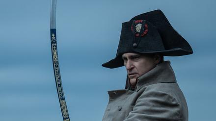 Joaquin Phoenix verzieht in der Farce „Napoleon“ keine Miene.