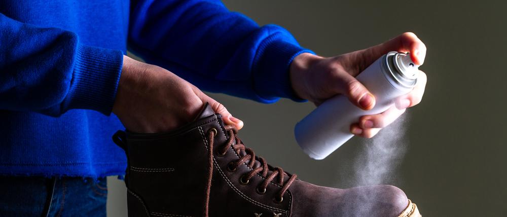 PFAS, die Chemikalien für die Ewigkeit, stecken auch in Imprägnierspray.