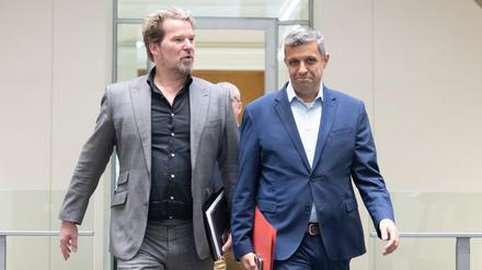 Dirk Stettner (links), Vorsitzender der CDU-Fraktion im Abgeordnetenhaus von Berlin, und Raed Saleh, Vorsitzender der SPD-Fraktion.