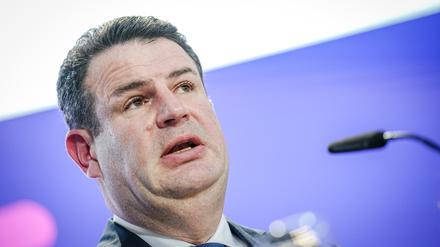 Hubertus Heil (SPD), Bundesminister für Arbeit und Soziales, gibt beim 3. Arbeitsmarktgipfel „Job-Turbo“ eine Pressekonferenz. 