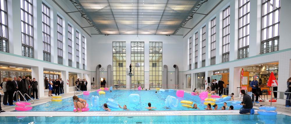 Das Badewasser bleibt vorerst eher lauwarm. Nur für Nichtschwimmer gibt es zwei Grad mehr.