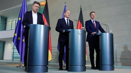 Olaf Scholz, Robert Habeck und Christian Lindner beim Pressestatement nach dem Karlsruher Urteil in der vorigen Woche.
