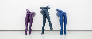  „Secretary“. Ein Trio aus Latex-Beinen, das aus der Wand zu wachsen scheint, von Allen Jones.