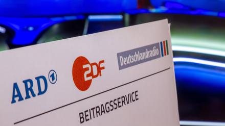 Nach KEF-Berechnungen könnte der Rundfunkbeitrag 2025 auf 18,94 Euro steigen.